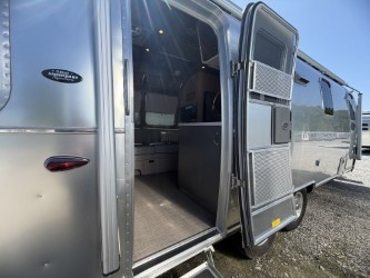 2026 AIRSTREAM GLOBETROTTER 25FBT - Image 10