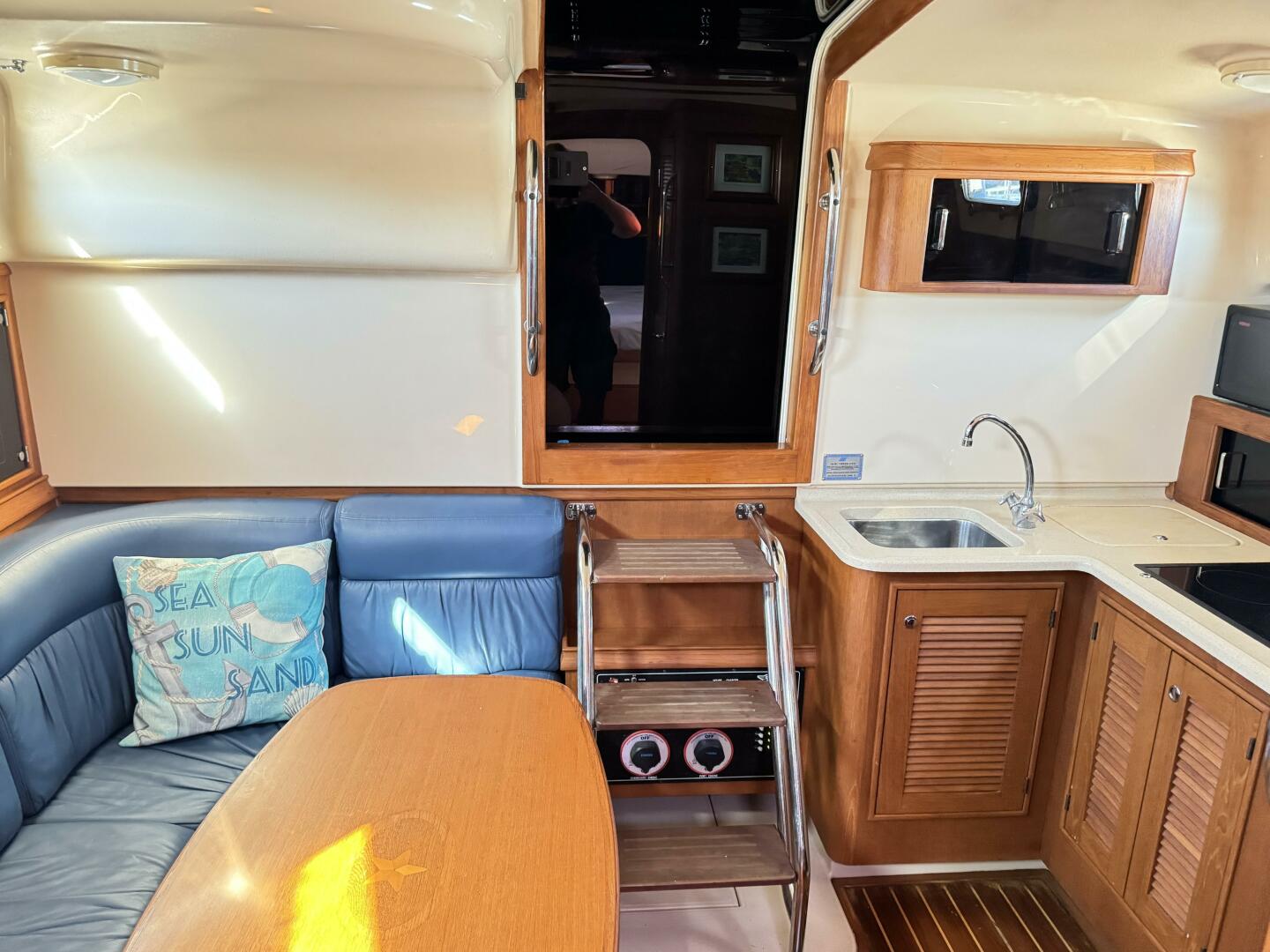 2004 Island Packet 360 Hardtop Express Cruiser - Image 15