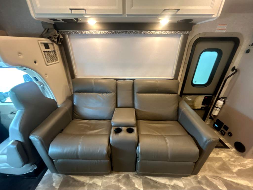 2024 Thor Motor Coach QUANTUM KW29 - Image 15