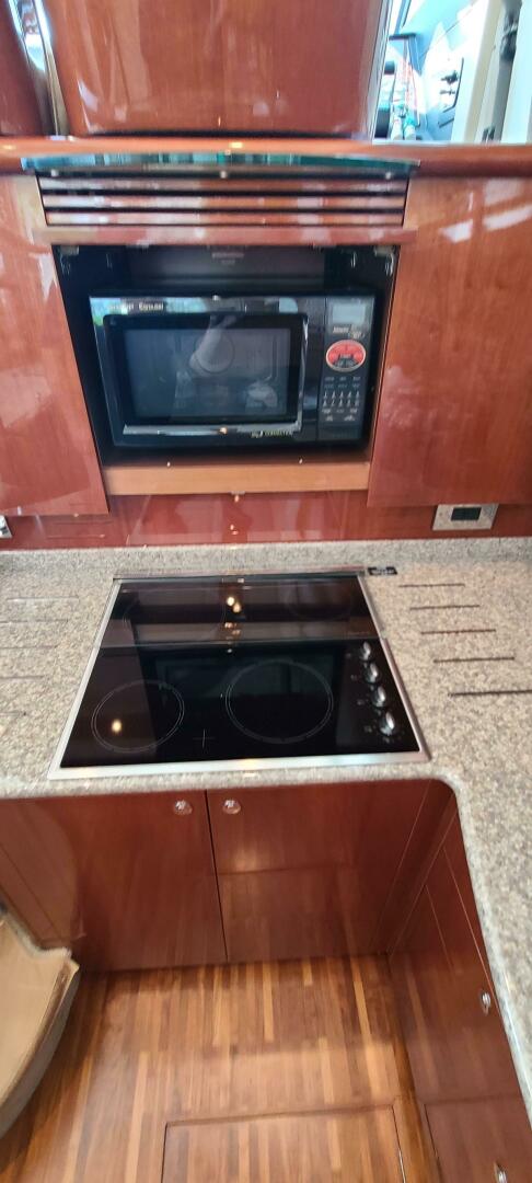 2006 Viking Sport Cruisers 61 Flybridge - Image 5