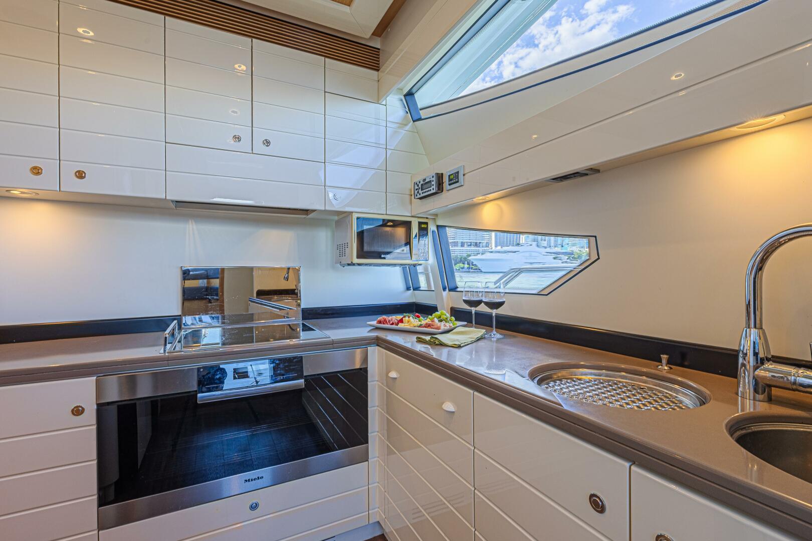 2011 Ferretti Yachts 830 - Image 51