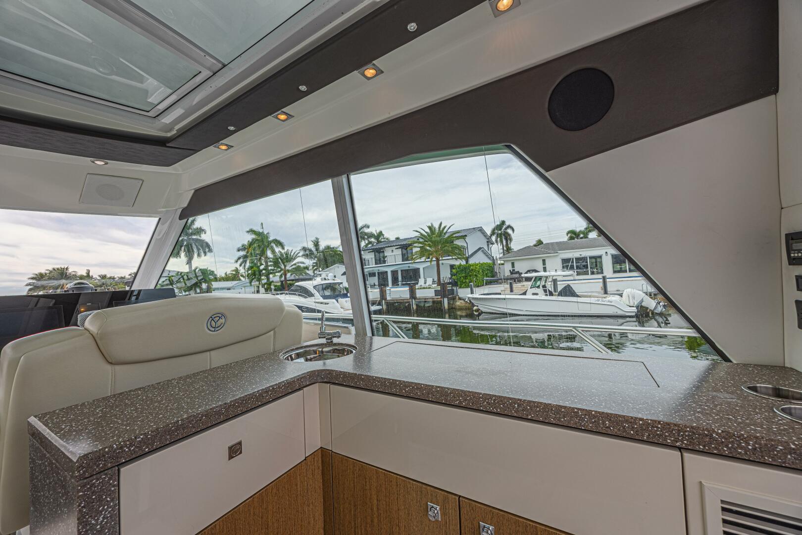 2012 Cruisers Yachts 48 Cantius - Image 27