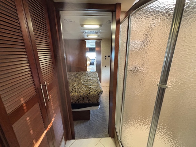 2014 Coachmen Cross Country 404RB - Image 39