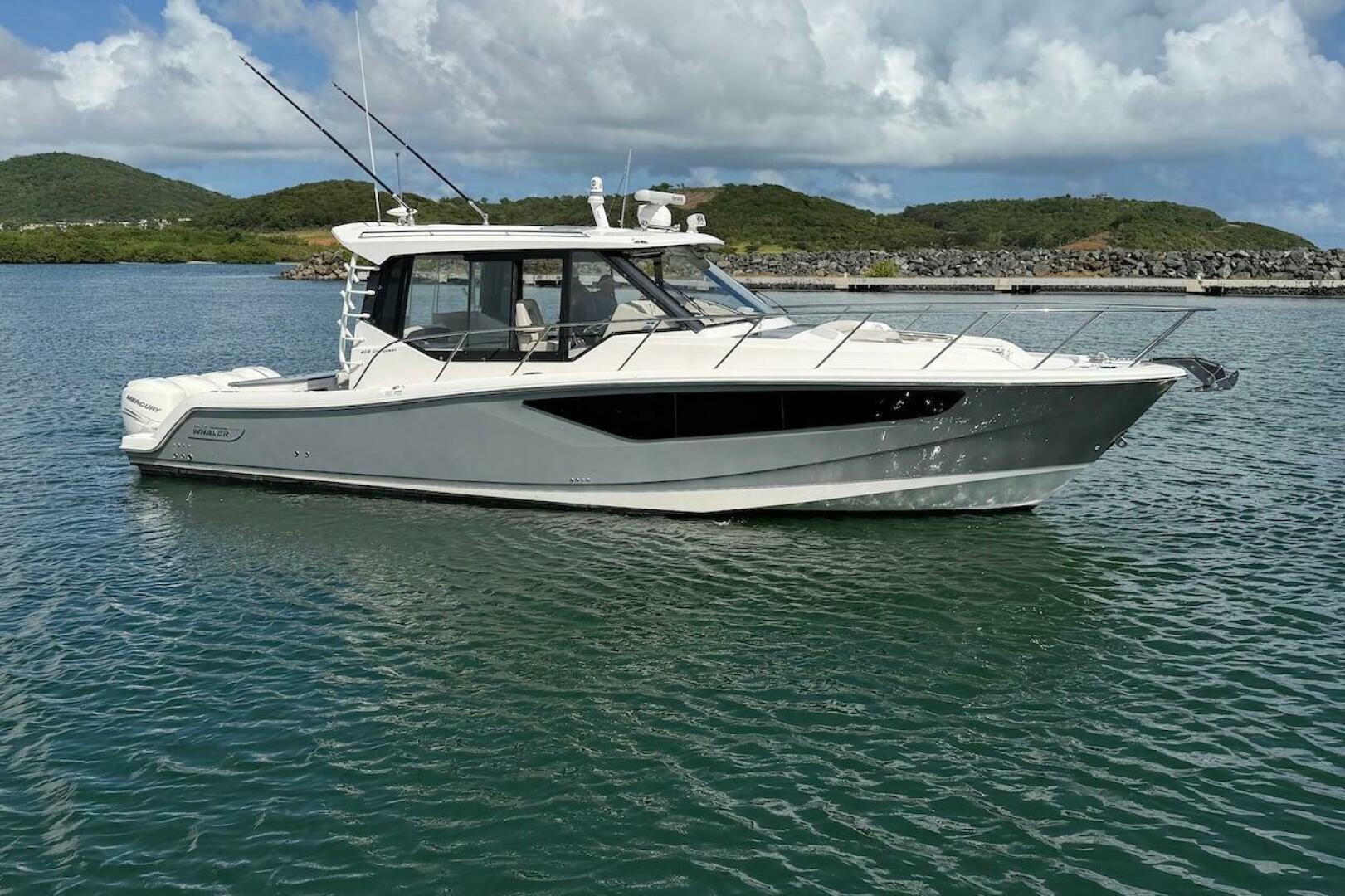 2021 Boston Whaler 405 Conquest - Image 5