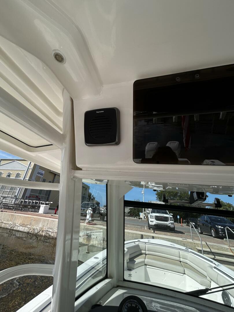 2017 Boston Whaler 330 Outrage - Image 12