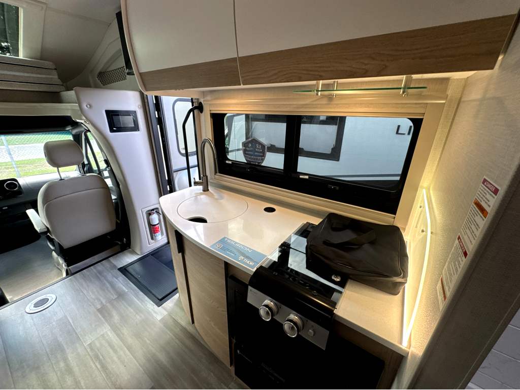 2027 THOR MOTOR COACH TIBURON 24XL - Image 22