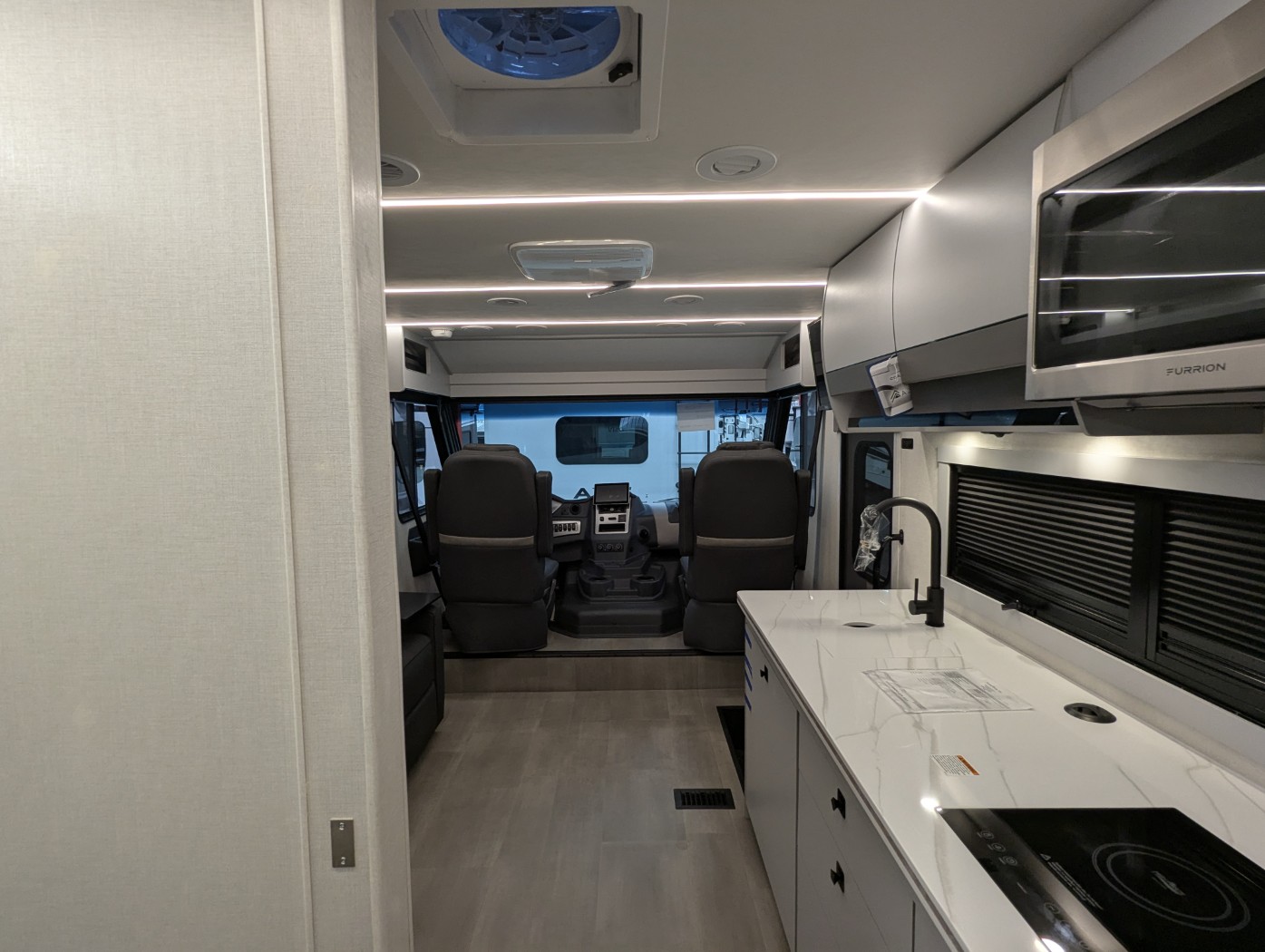 2026 Coachmen Euro 25TB - Image 26