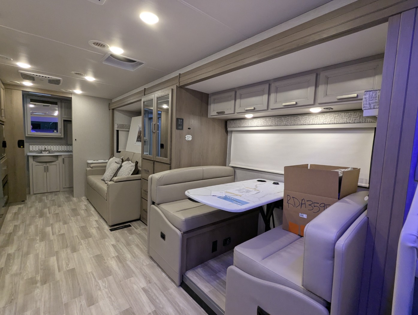 2026 Thor Motor Coach Omni Trail S29 - Image 11