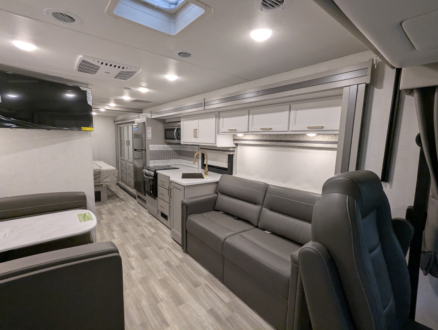 2026 Thor Motor Coach Windsport 29L - Image 9