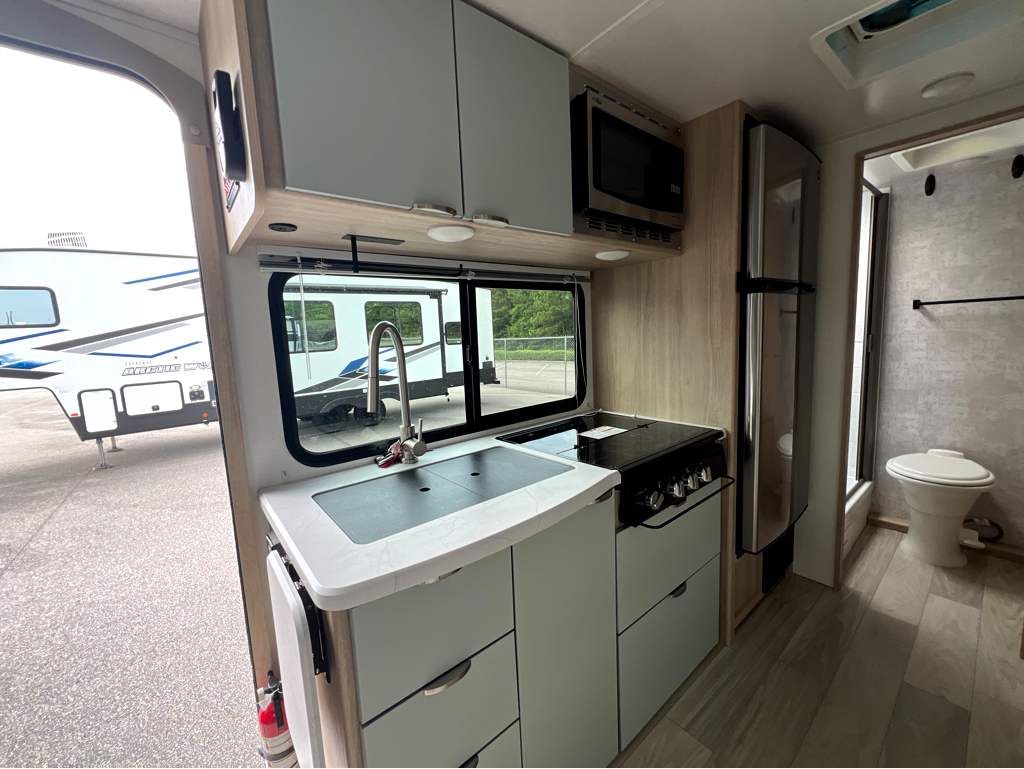 2024 WINNEBAGO MINNIE WINNIE 2108FBS - Image 7