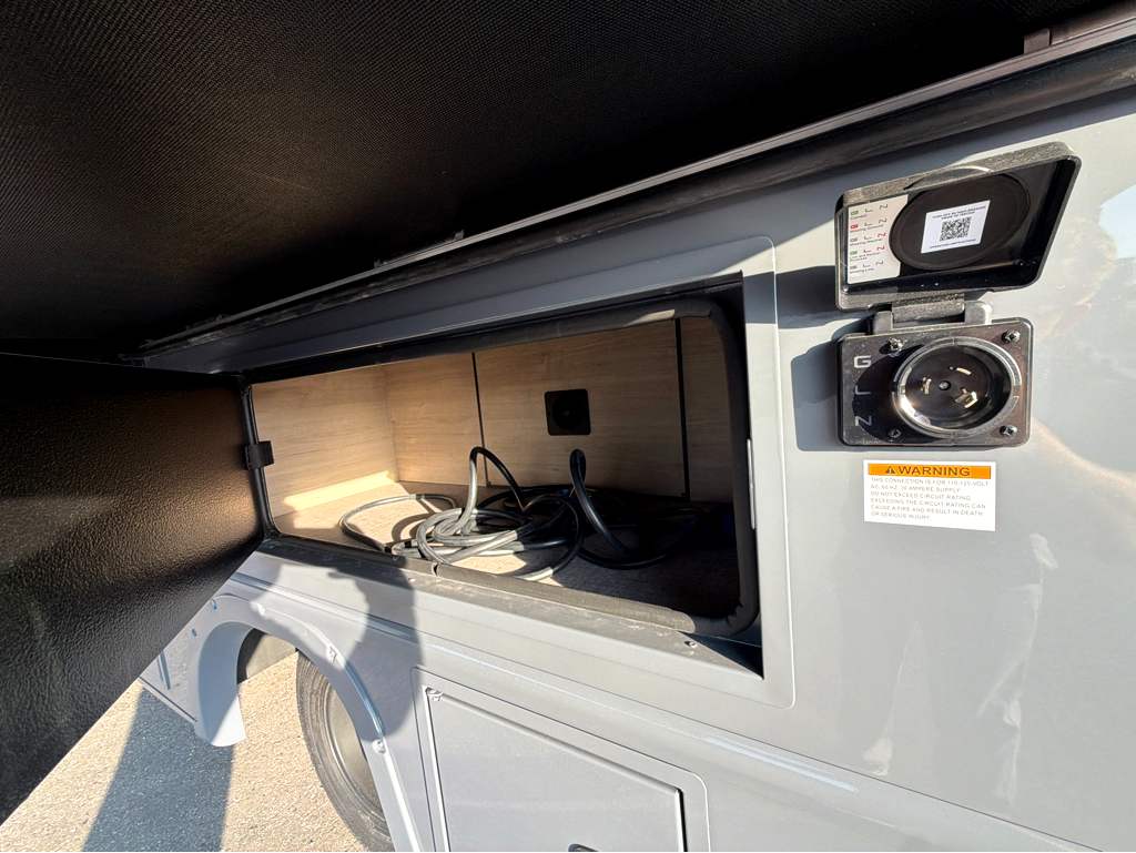 2027 Grand Design Lineage Series M 25FW - Image 11