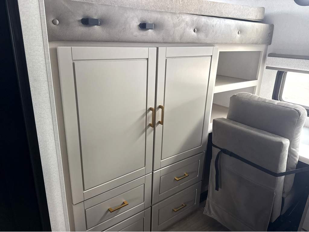 2027 JAYCO NORTH POINT 391TBBH - Image 17