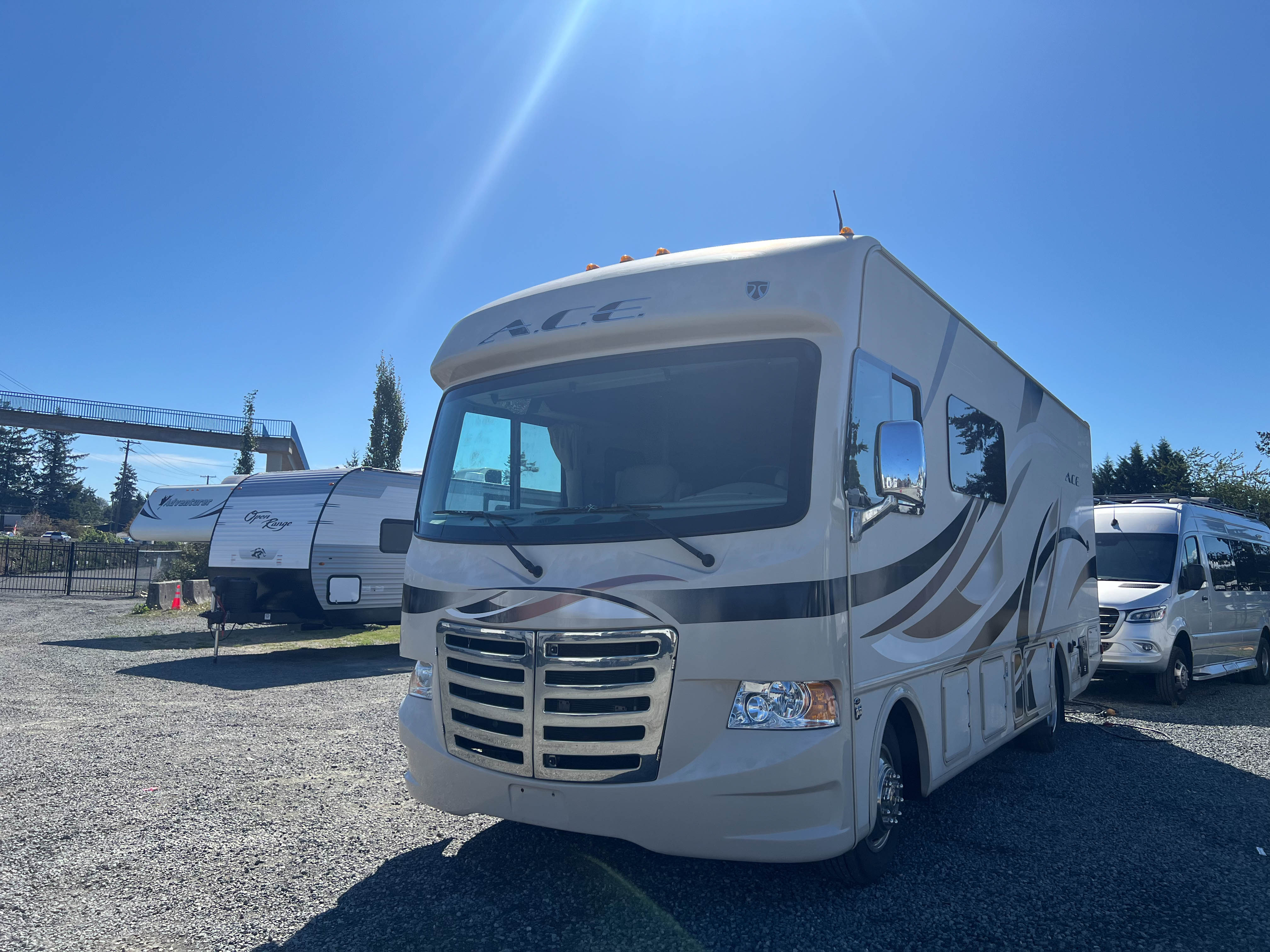 2015 Thor Motor Coach ACE 27.1 - Image 5