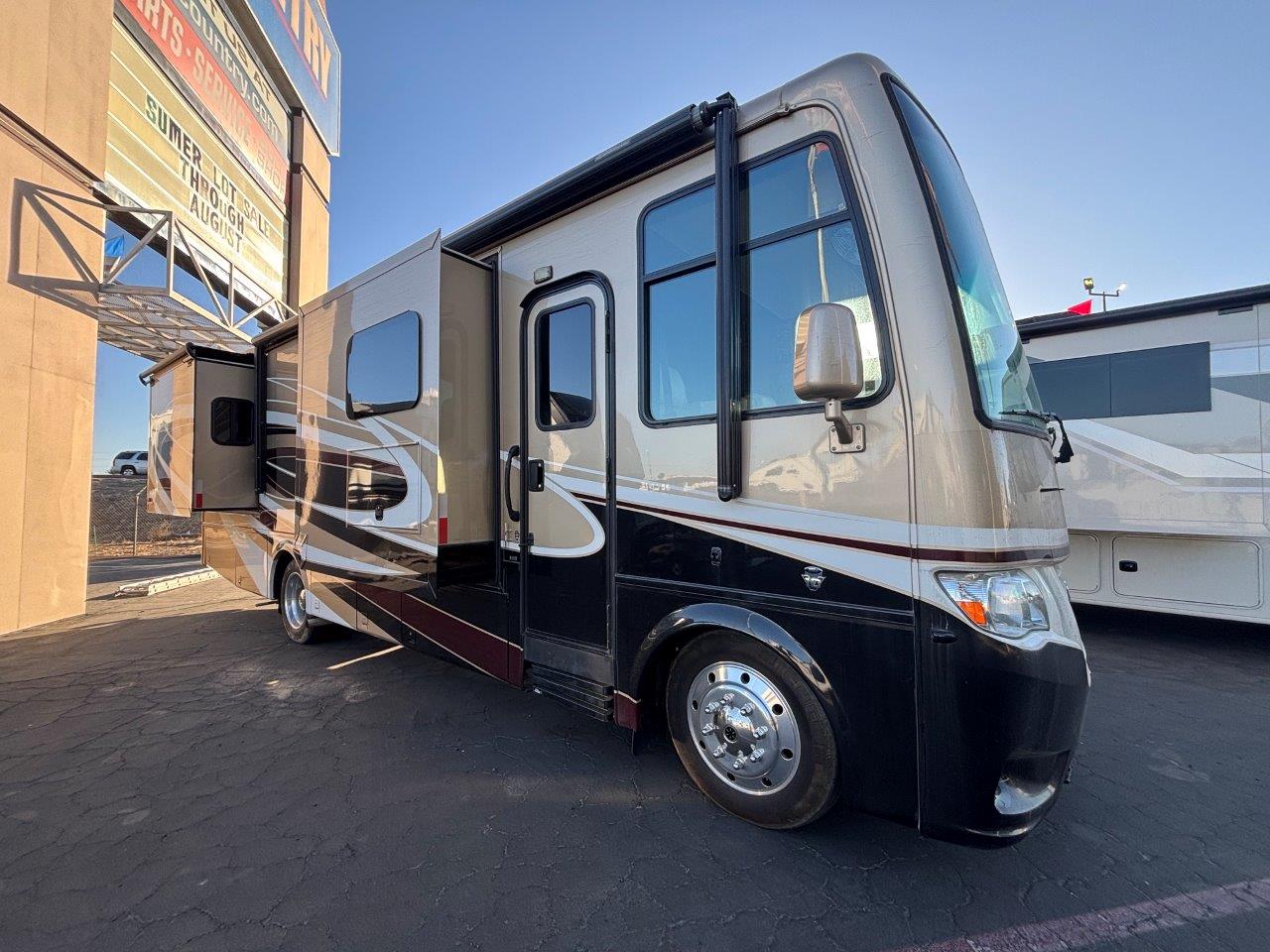 2017 Newmar Bay Star 3113 - Image 1