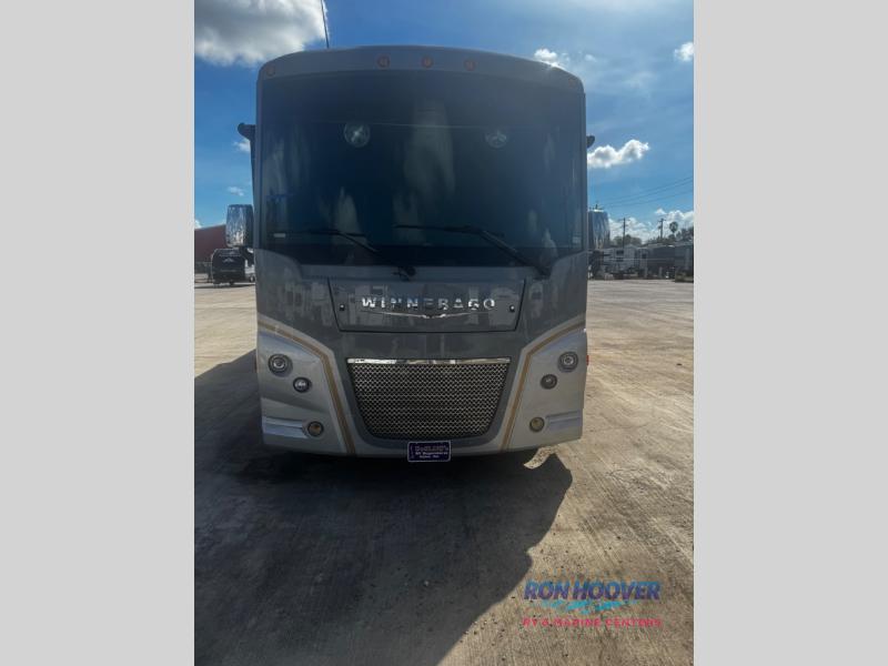 2022 WINNEBAGO 30T - Image 1