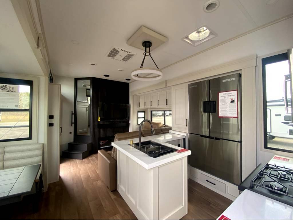 2026 GRAND DESIGN SOLITUDE 414LJMJ - Image 13