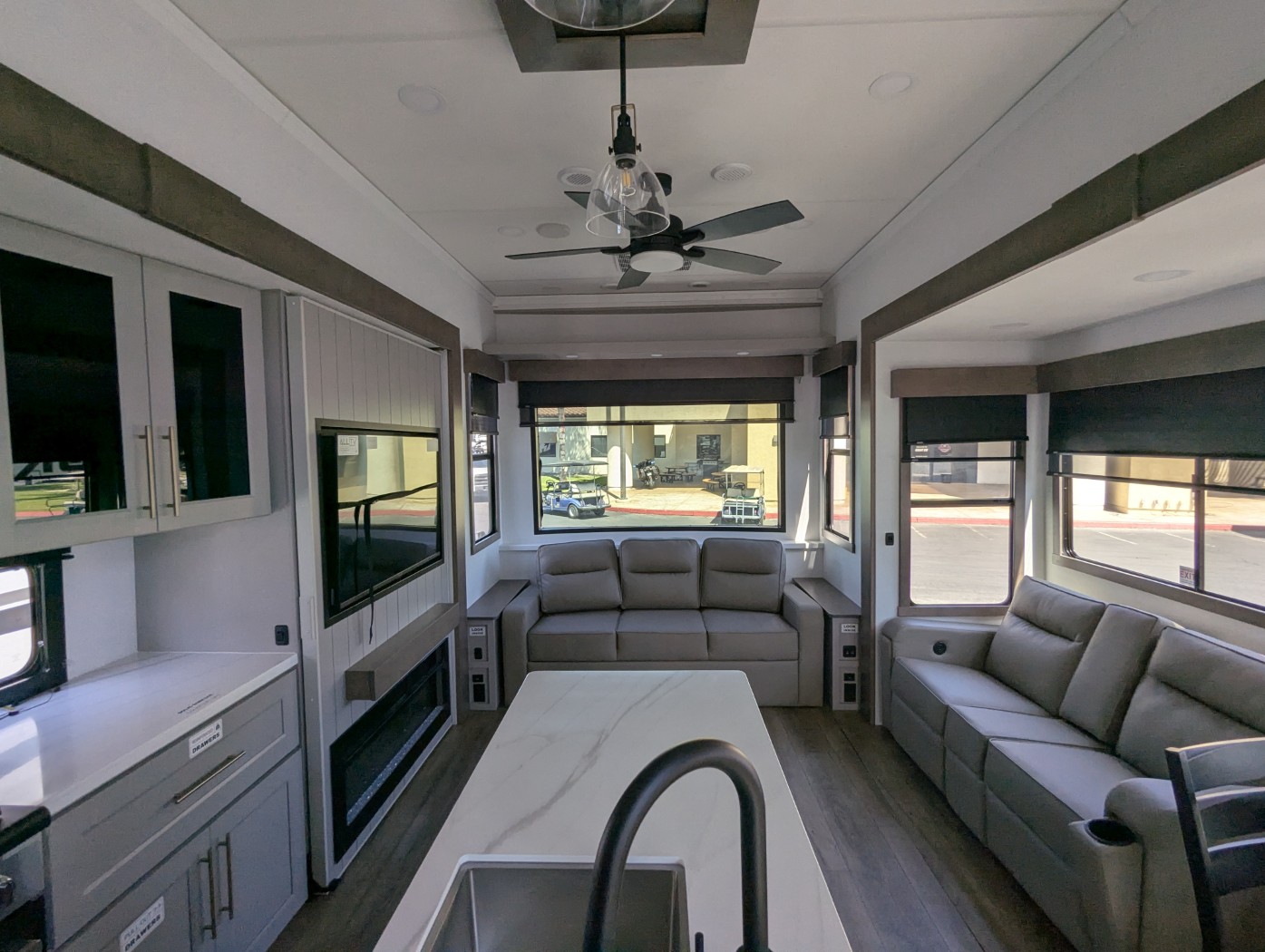 2026 Alliance RV Benchmark 42LFT - Image 12