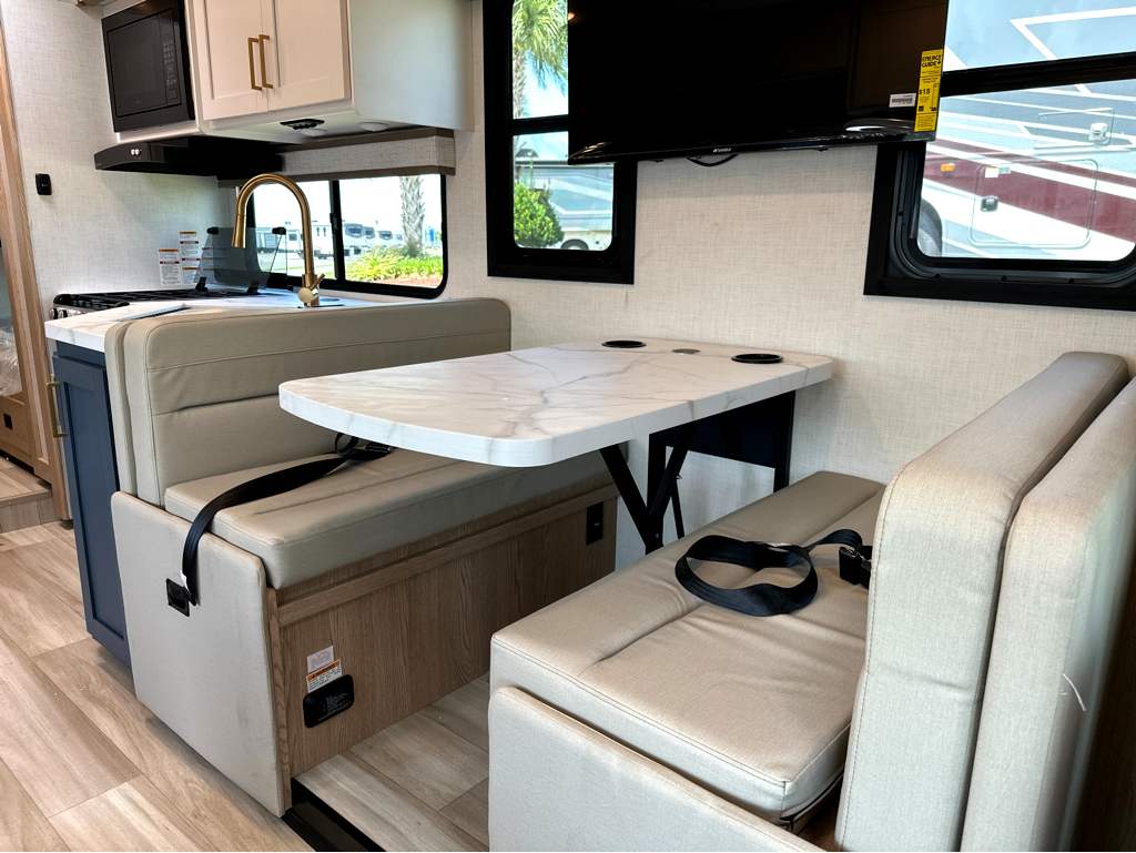 2027 THOR MOTOR COACH MAGNITUDE GA31 - Image 11
