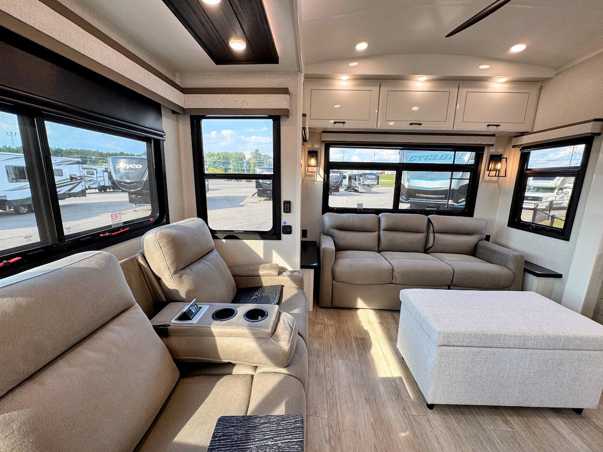 2026 JAYCO PINNACLE 32RLTS - Image 34