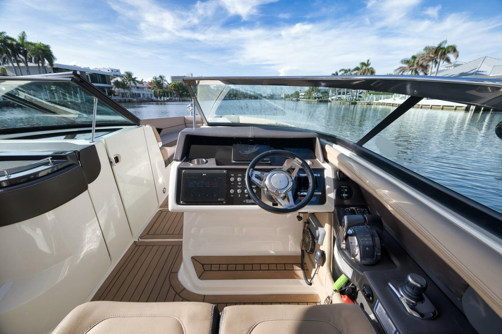 2016 Sea Ray 350 SLX - Image 27