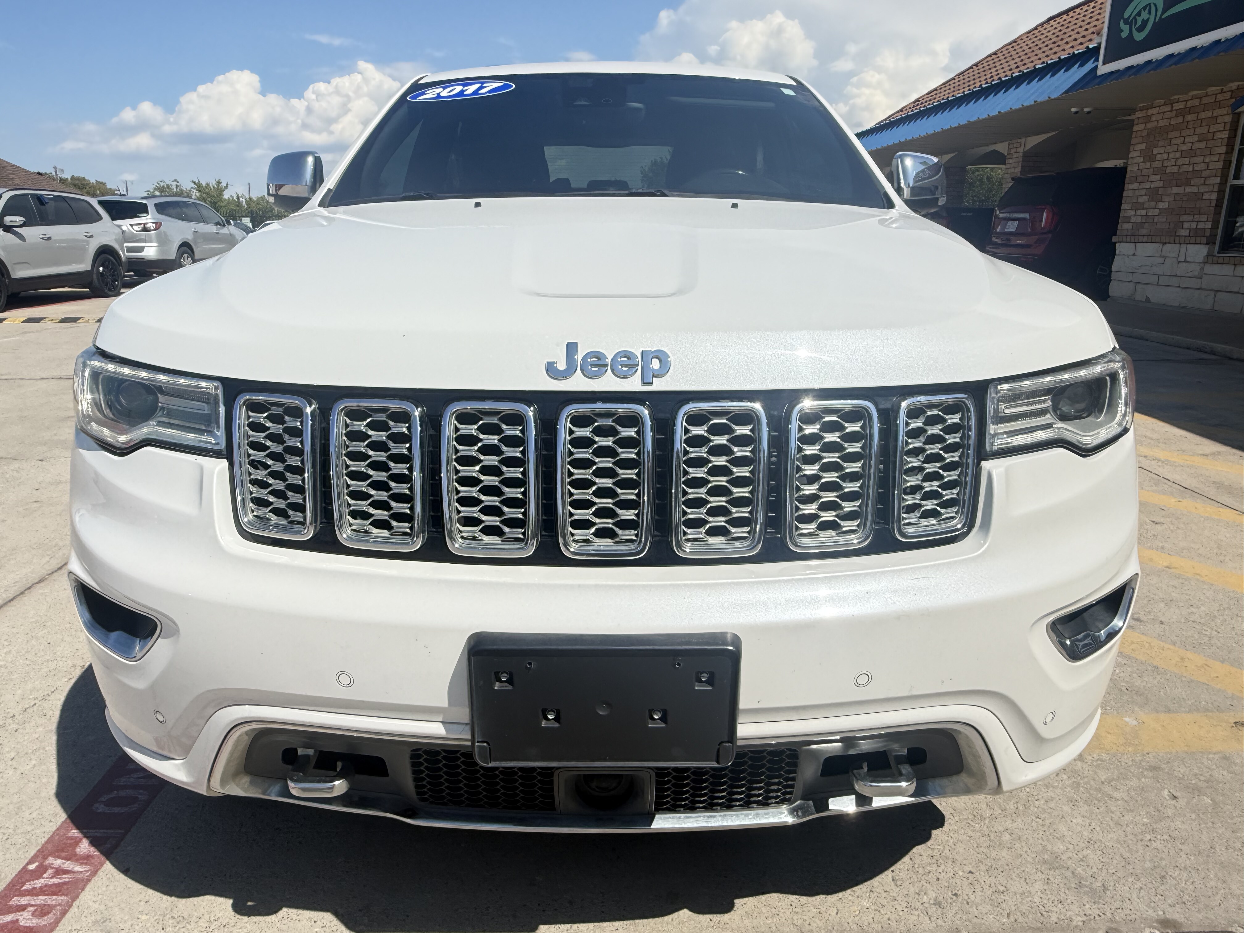 2017 Jeep Grand Cherokee-V6 Utility 4D Overland 2WD - Image 2