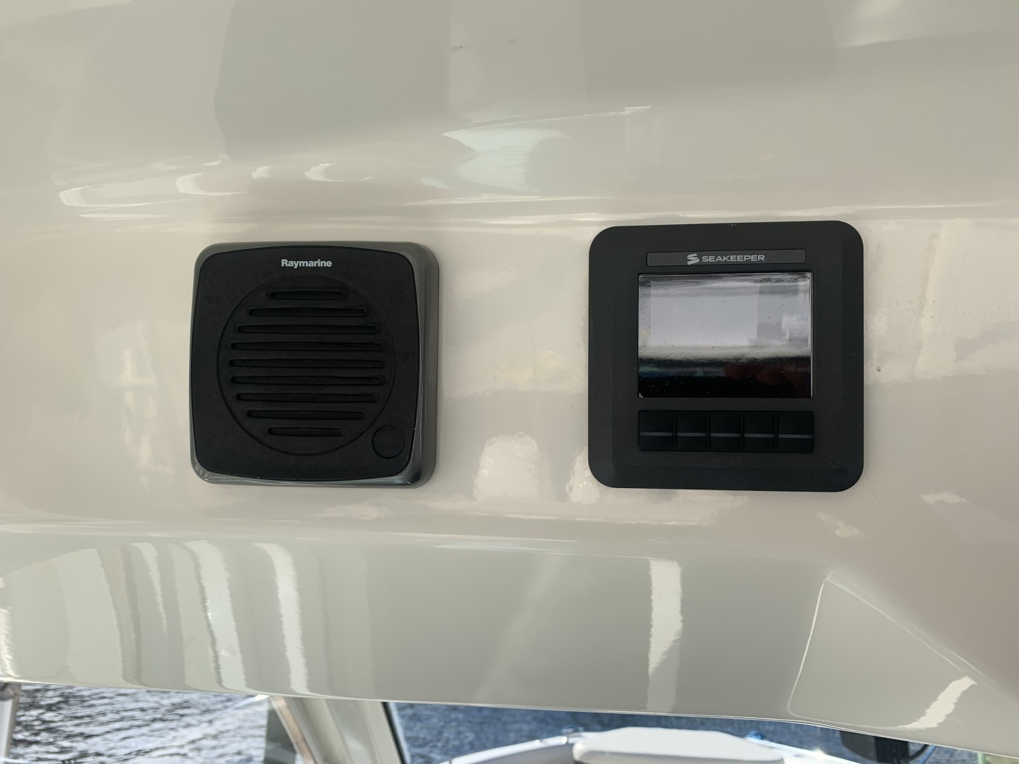 2017 Boston Whaler 420 Outrage - Image 12