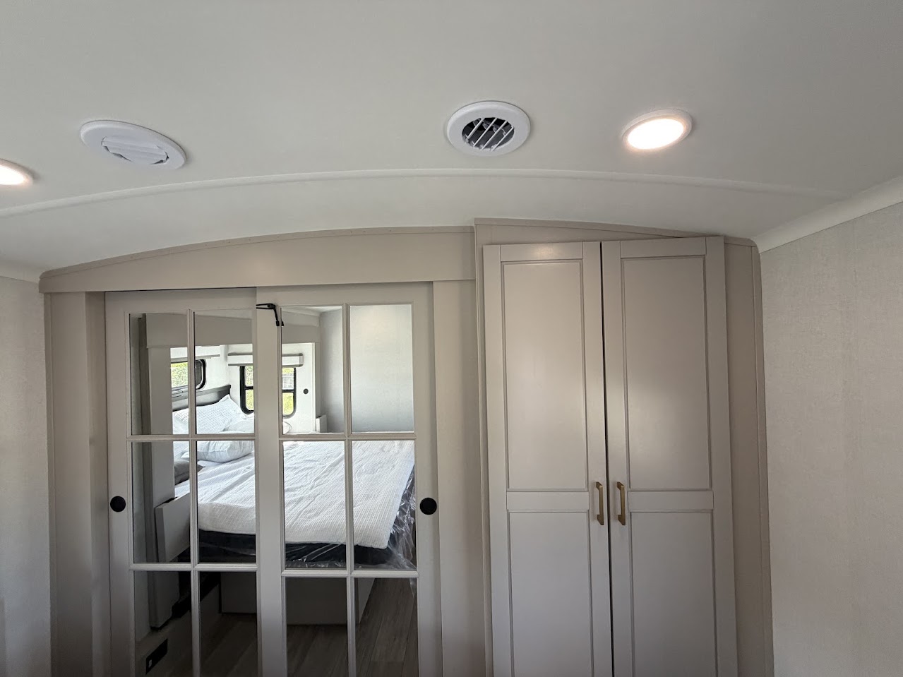 2027 JAYCO NORTH POINT 391TBBH - Image 51