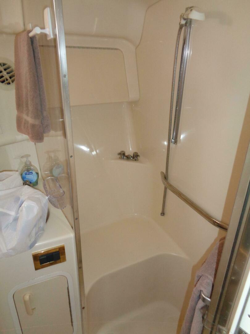 1997 Sea Ray 370 Sundancer - Image 28