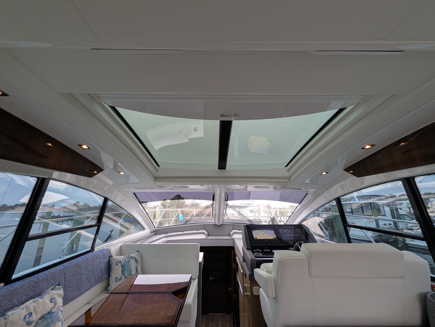2022 Cruisers Yachts 54 Cantius - Image 22