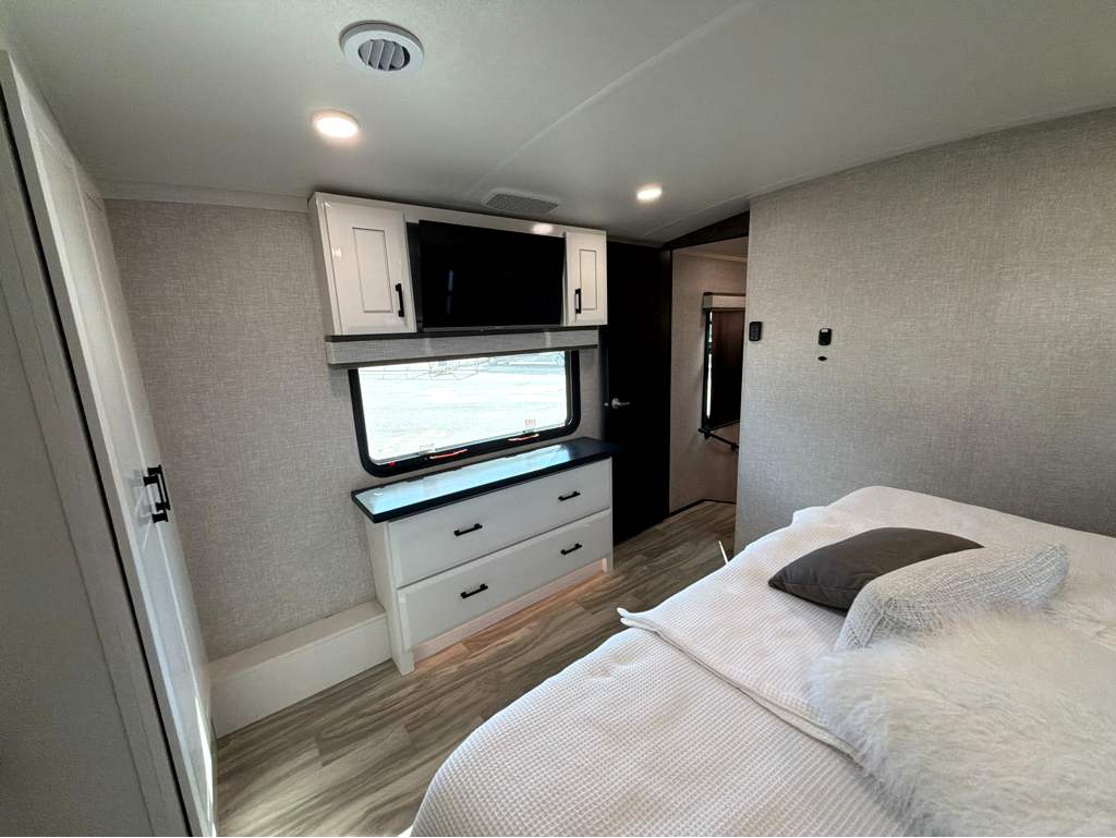 2025 JAYCO PINNACLE 32RLTS - Image 27