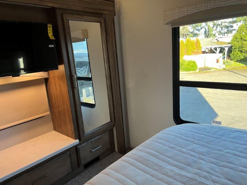 2026 Entegra Coach Accolade XL 37M - Image 8