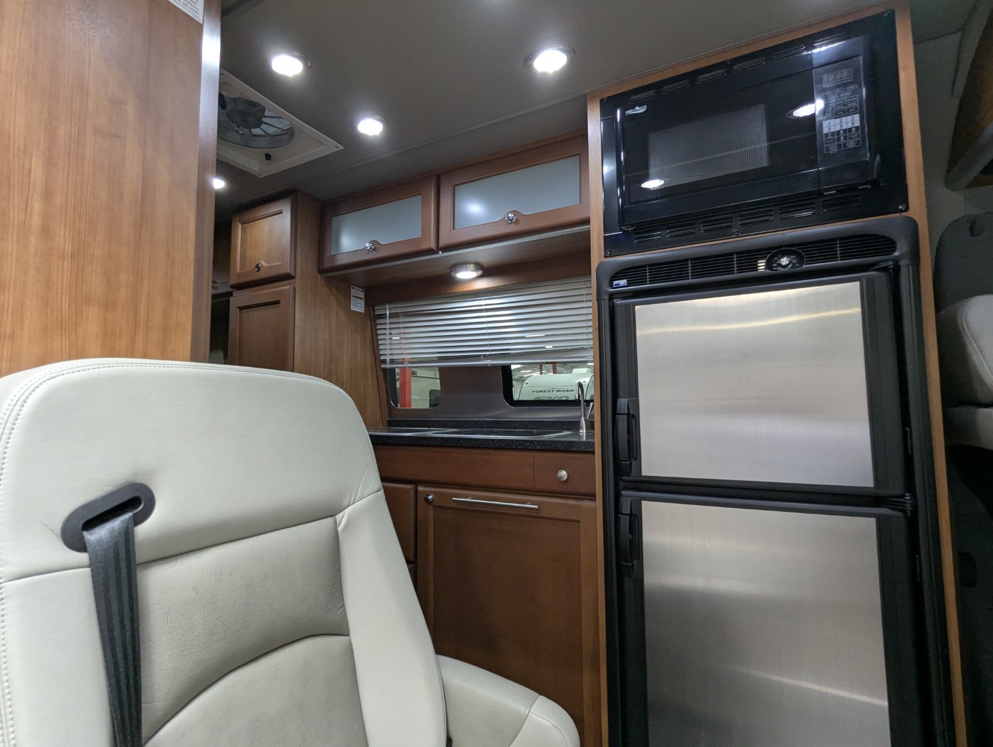 2016 Roadtrek CS Adventurous XL Edition - Image 14