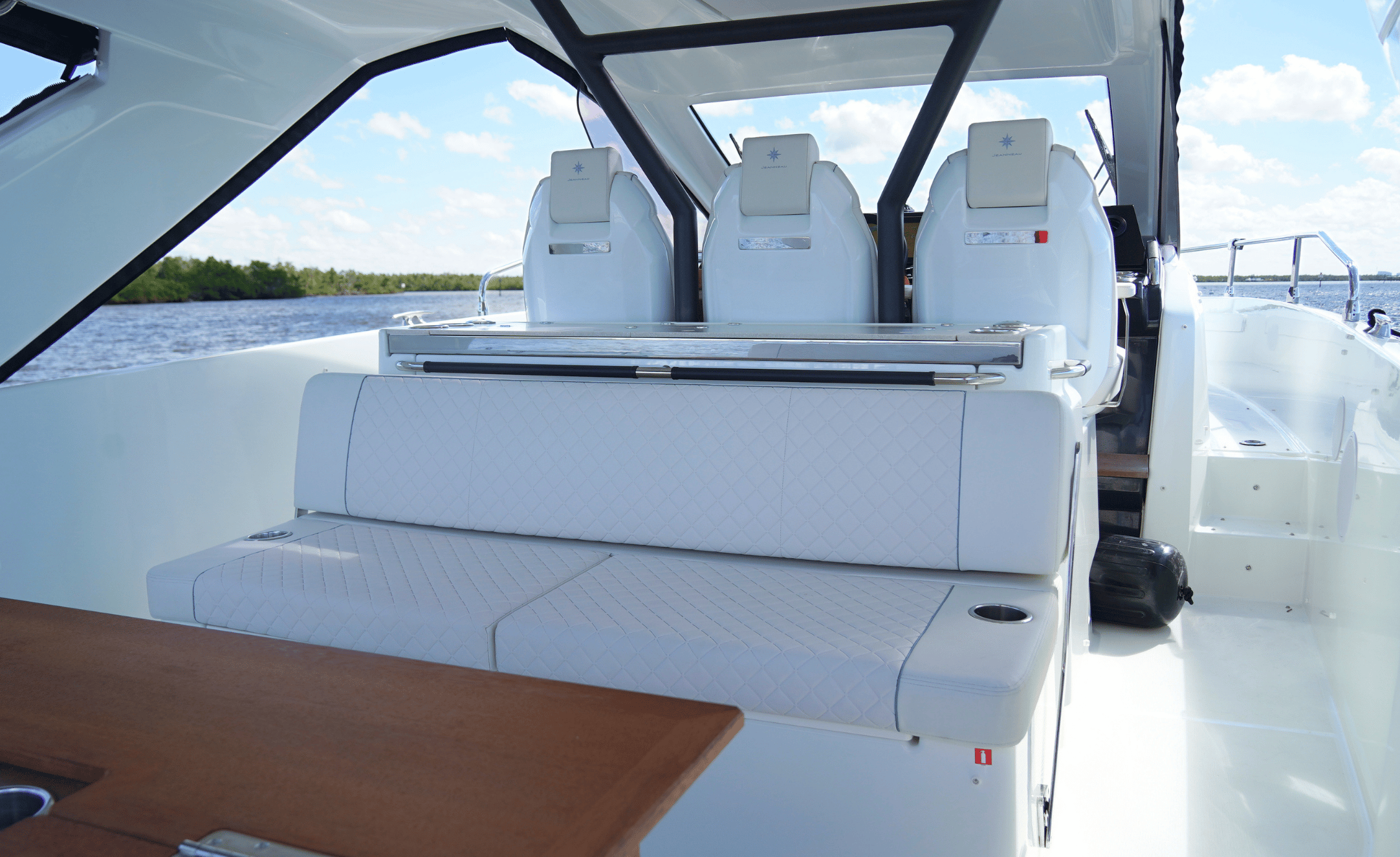 2025 JEANNEAU DB 37 - Image 21