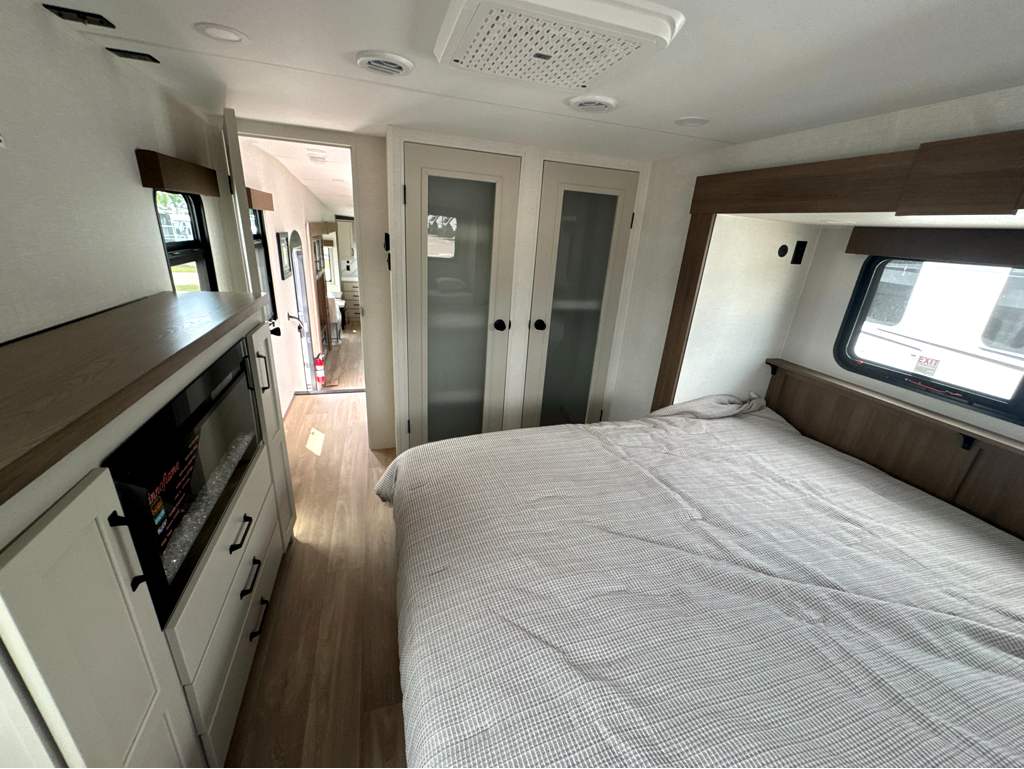 2027 VENTURE RV SPORTTREK 353VRK - Image 22