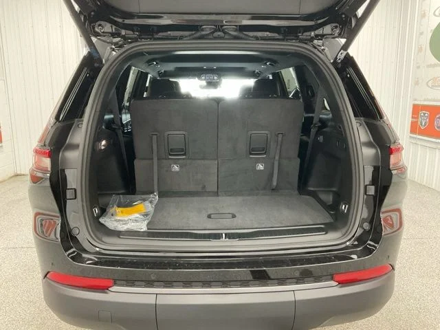 2026 Jeep Grand-Cherokee-L Laredo Altitude 4x4 - Image 39