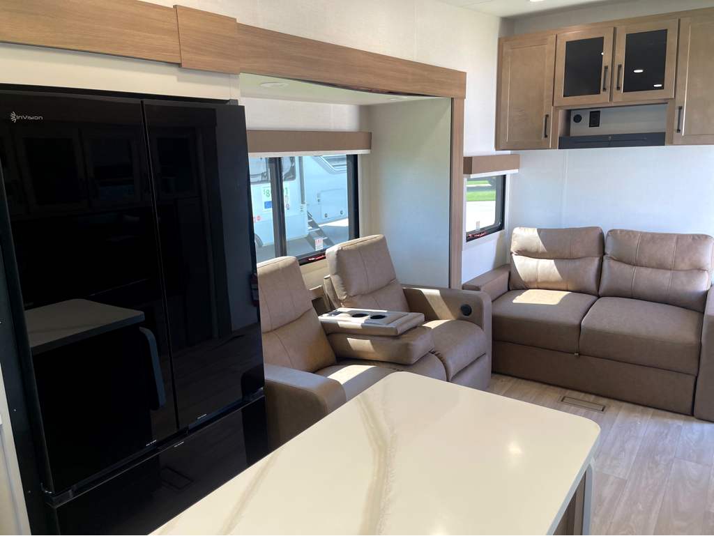 2027 VENTURE RV SPORTTREK 353VRK - Image 14