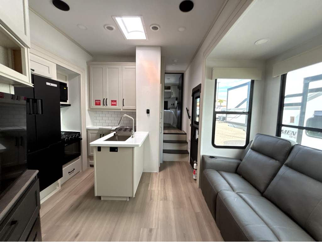 2026 GRAND DESIGN MOMENTUM 320G - Image 21