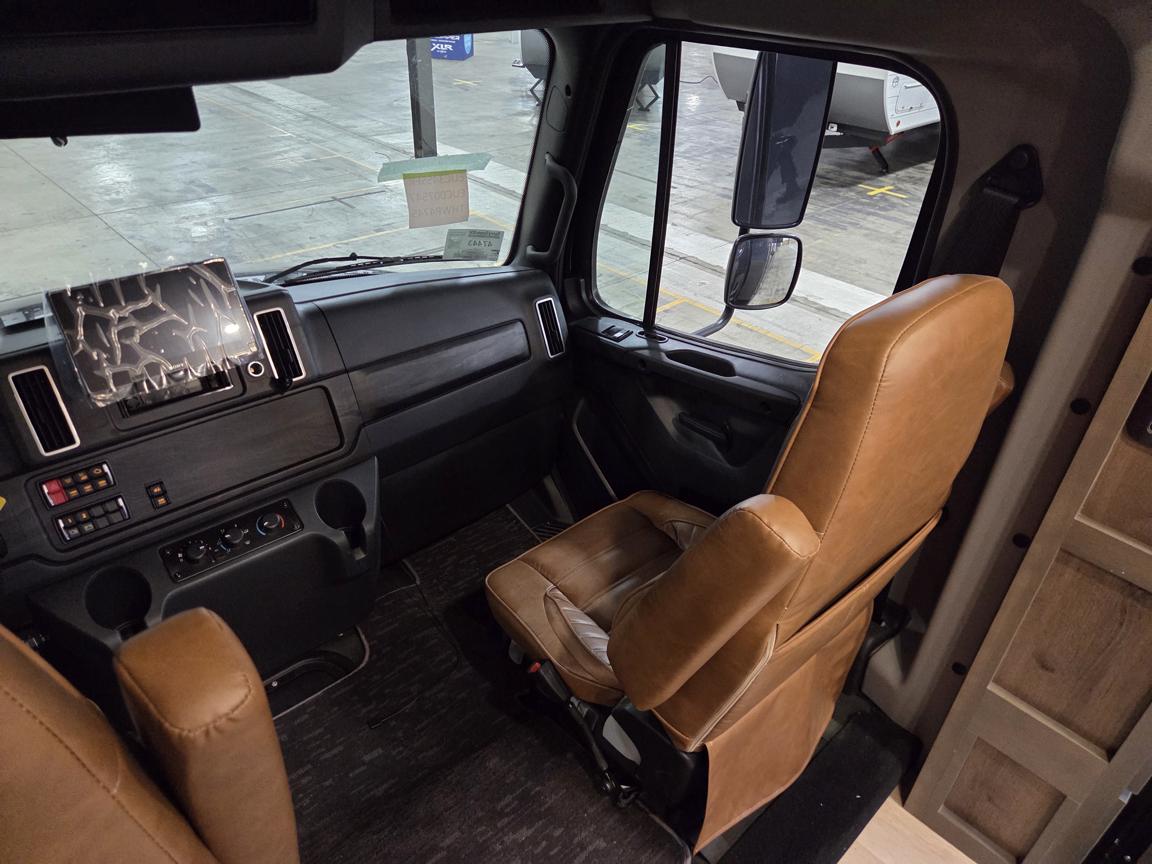 2026 Dynamax Europa 34SS - Image 28
