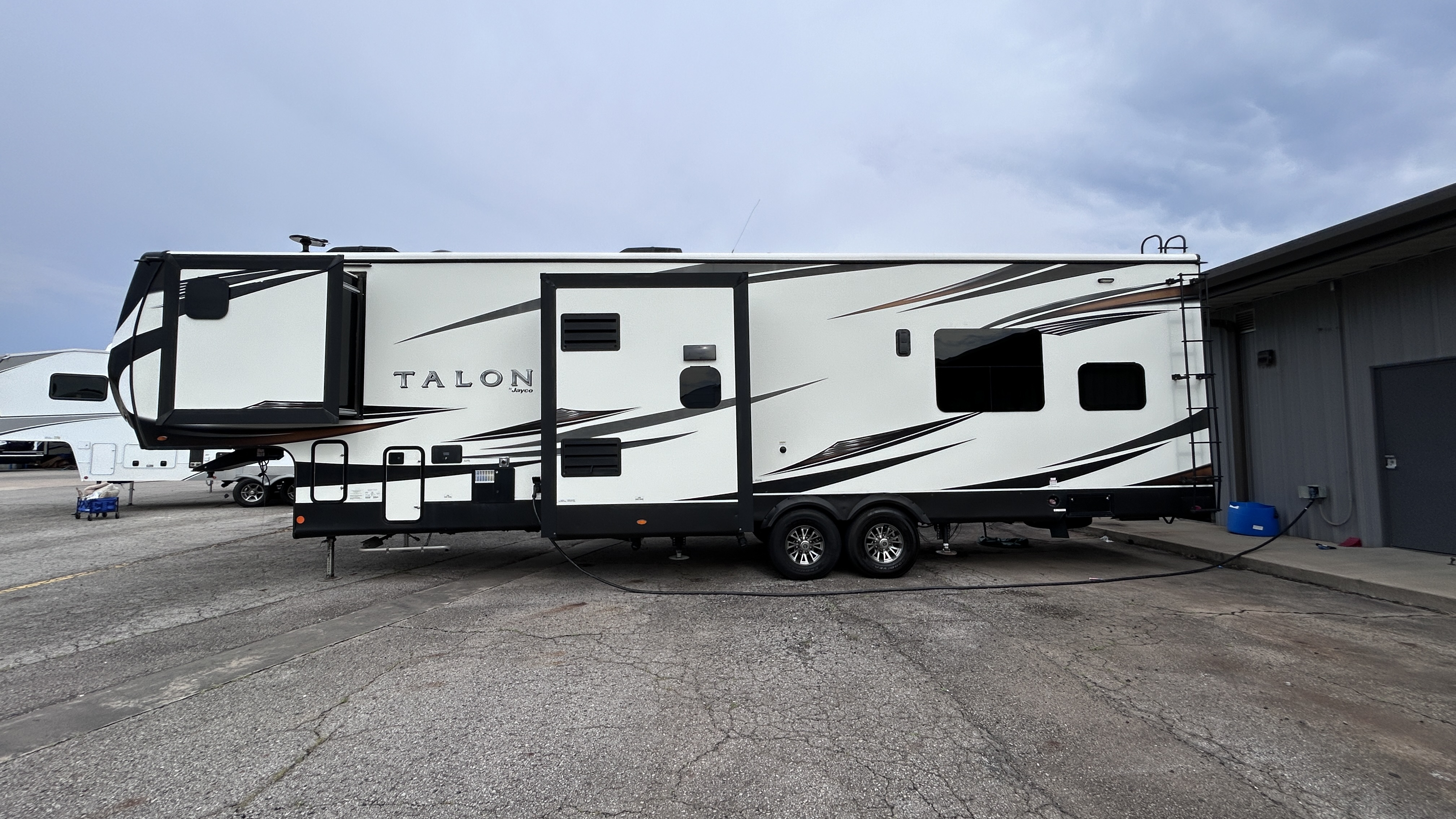 2019 Jayco Talon 403T - Image 5