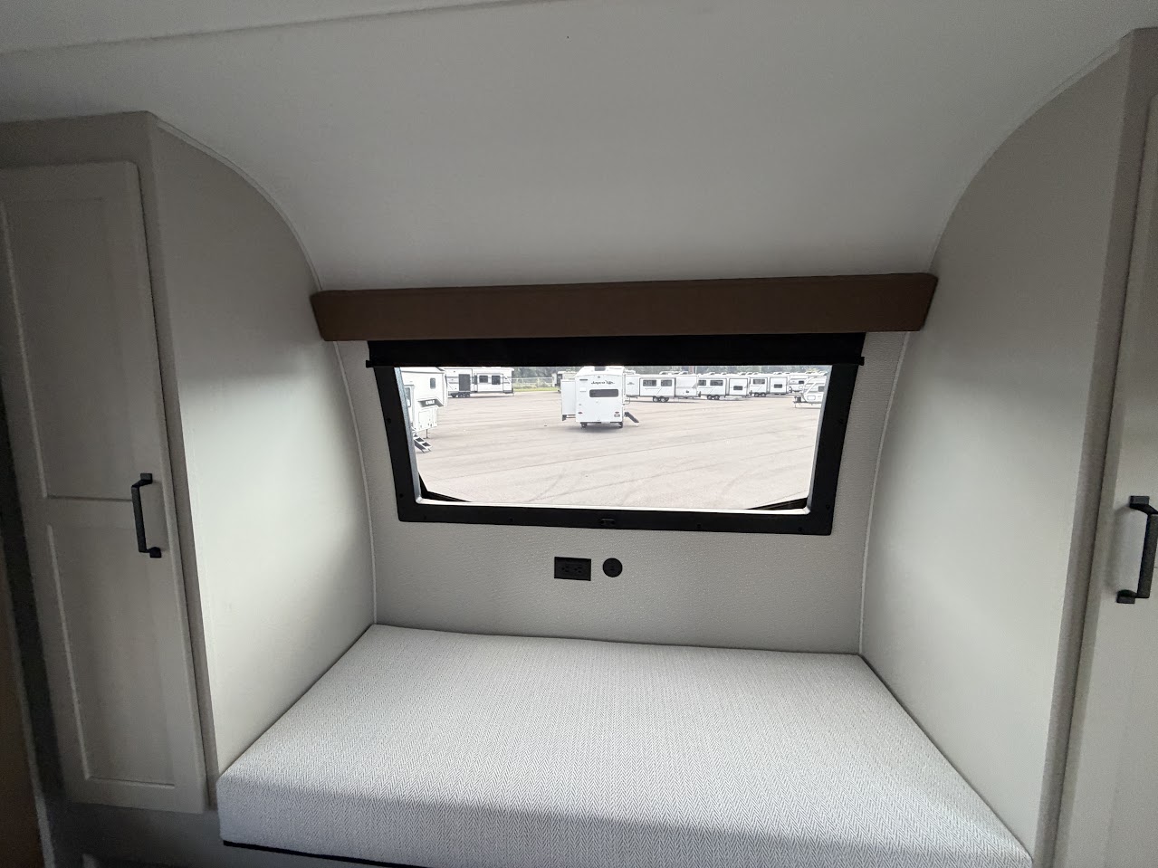 2027 VENTURE RV SPORTTREK 353VIK - Image 35