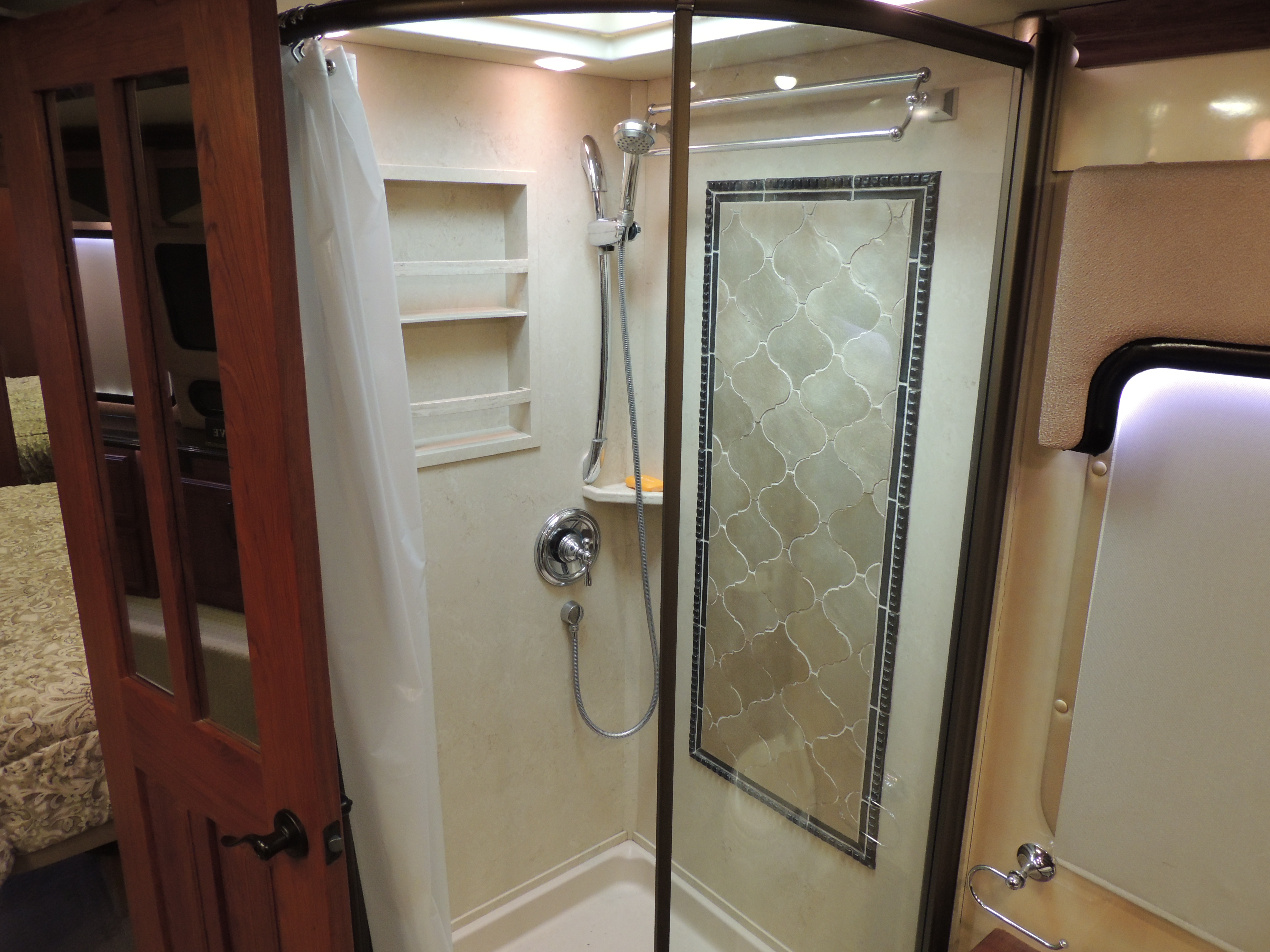 2010 Foretravel Phenix 45' Custom - exterior 18