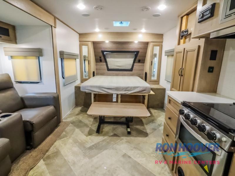2023 PALOMINO 208SS - Image 8