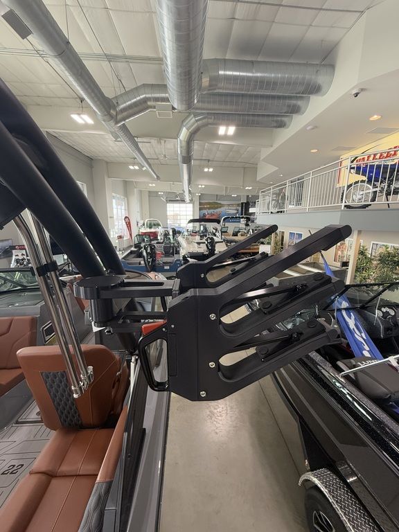 2025 MasterCraft XT22 - Image 32
