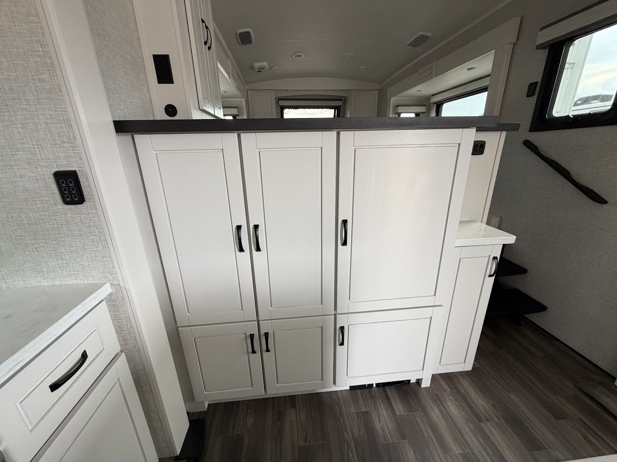 2025 JAYCO NORTH POINT 382FLRB - Image 18