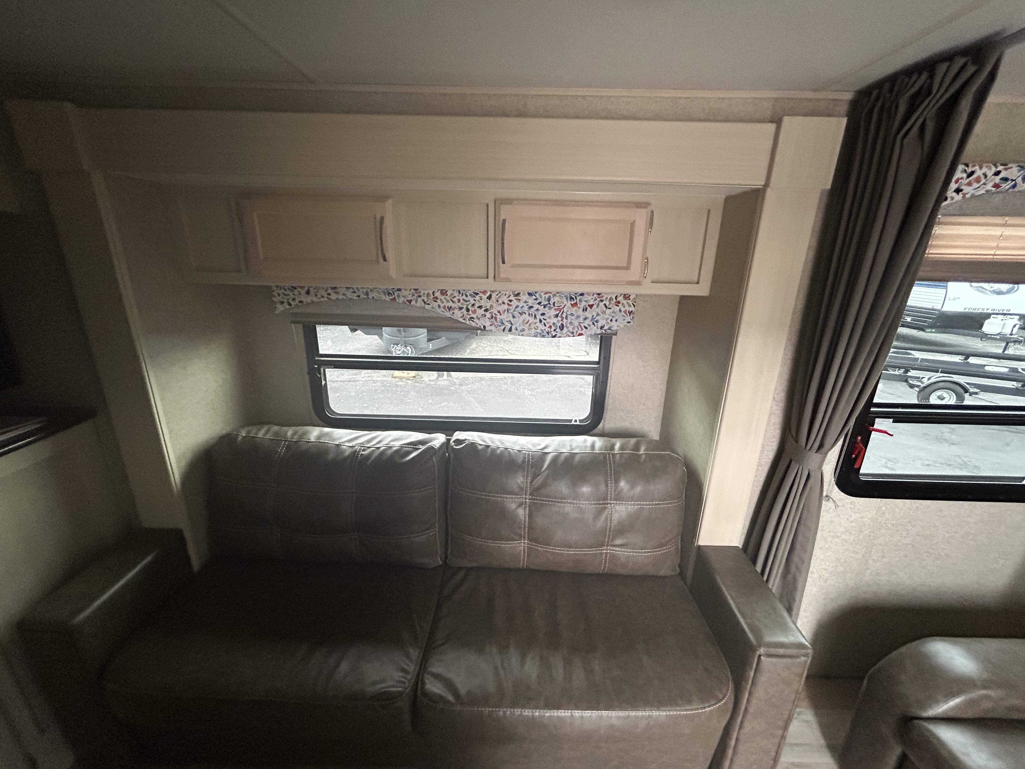 2017 Winnebago Micro Minnie 2106DS - Image 8