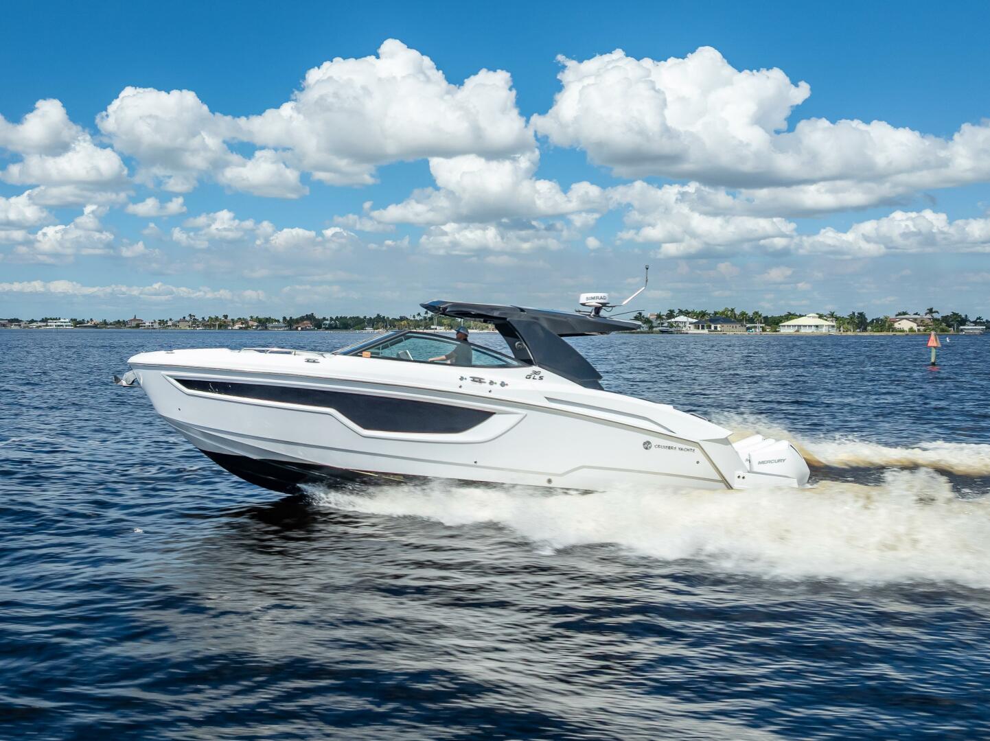 2022 Cruisers Yachts GLS OB - Image 4