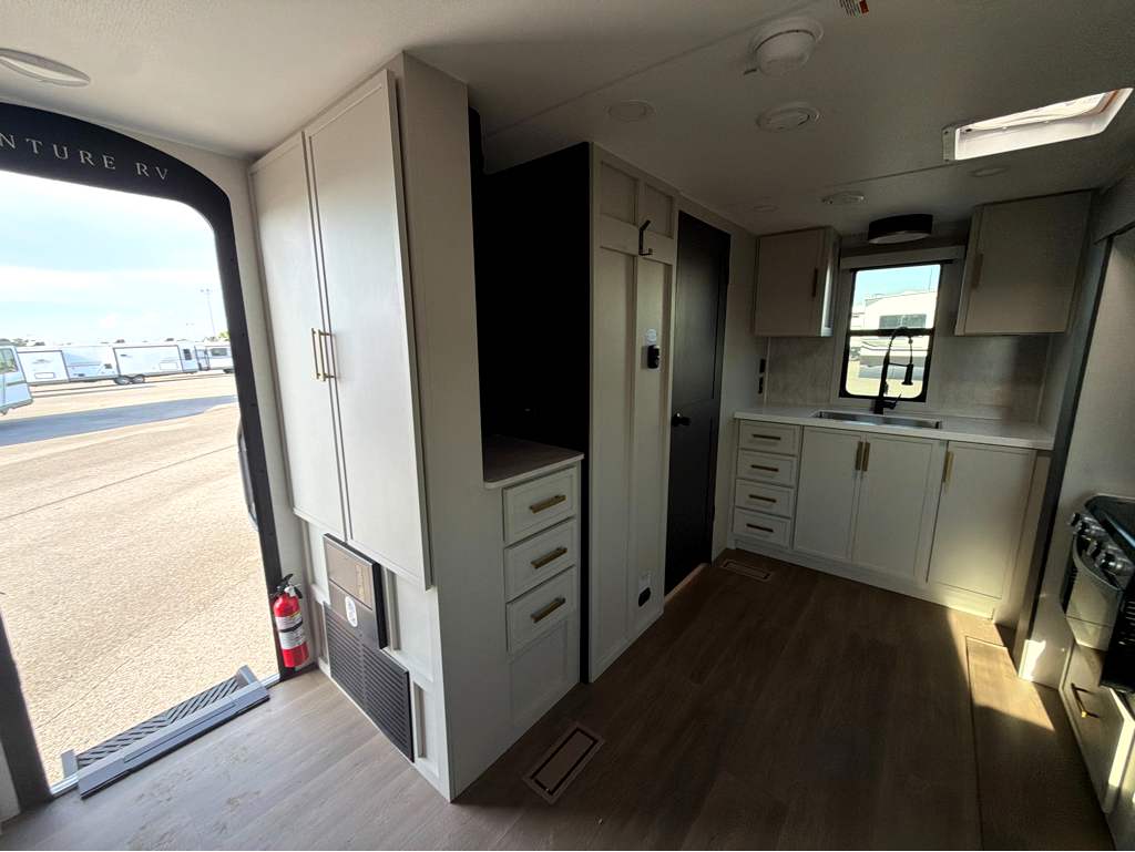 2027 VENTURE RV STRATUS 231VRK - Image 23