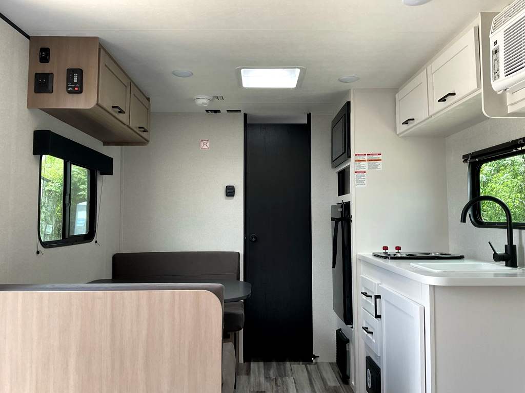 2026 JAYCO Jay Flight SLX 170 FQ - Image 4