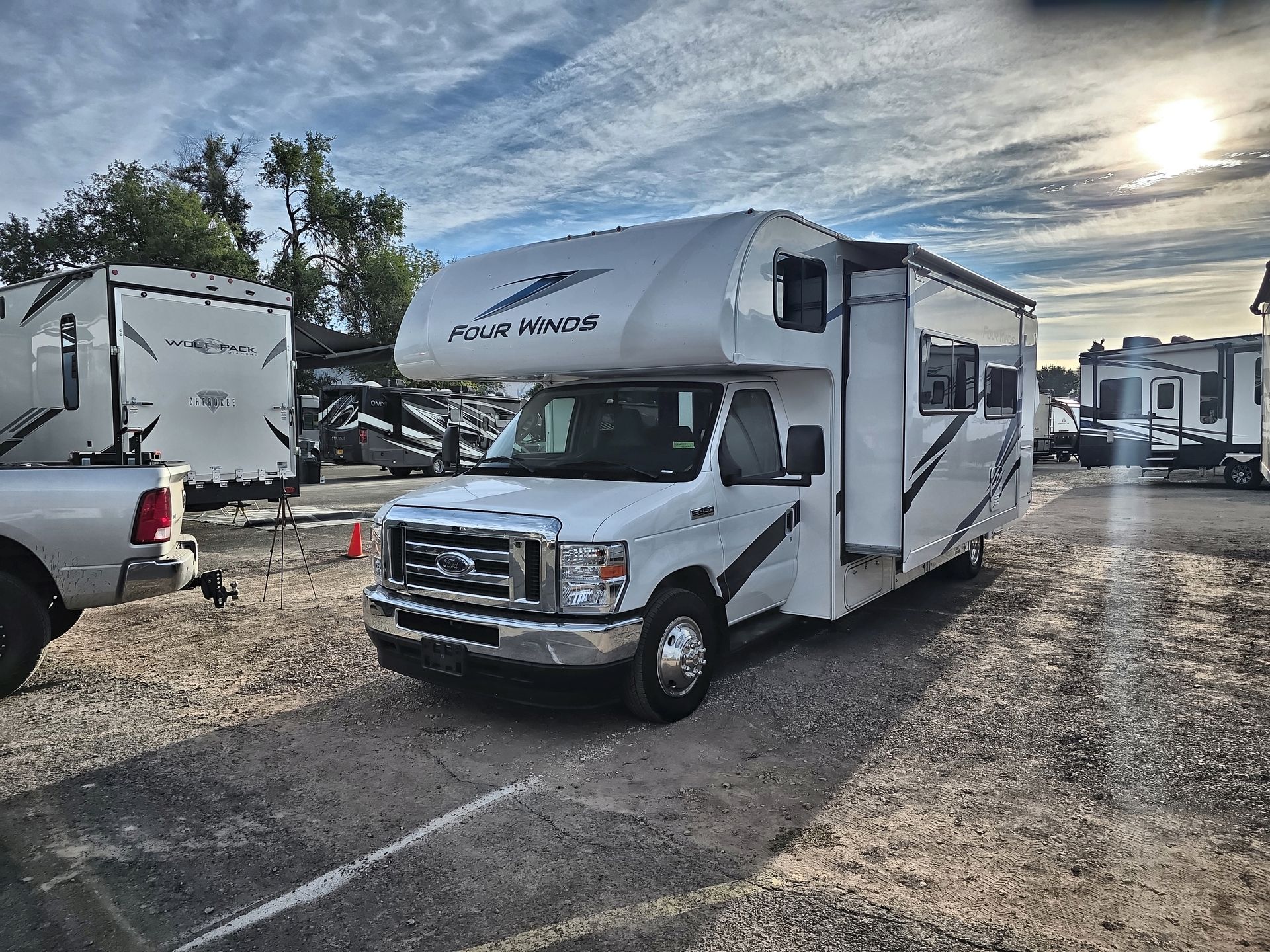 2025 Thor Motor Coach Four Winds 28Z - Image 1