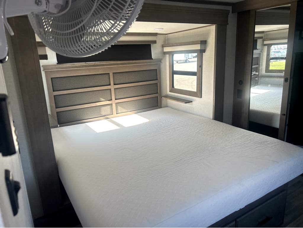 2023 GRAND DESIGN SOLITUDE 378MBS - Image 19